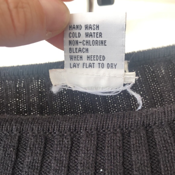 Vintage Clio Sweater Black and Red Size Small - Picture 6 of 7